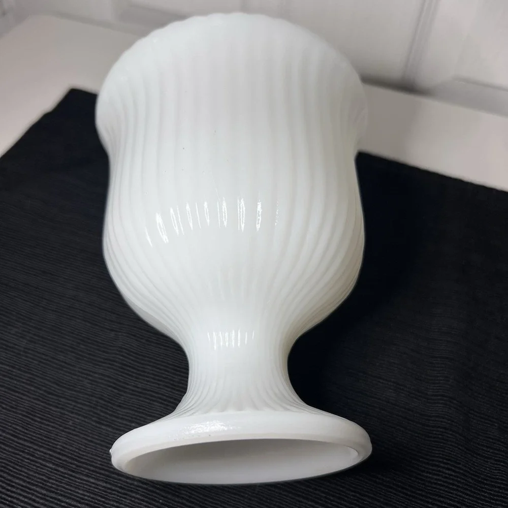 Vintage‎ E.O. Brody Co. Ribbed Milk Glass Pedestal Vase M3000 6.75